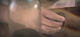 Dorośli pili, a oni poszli z tym bagażem w dorosłość. Kim są DDA?