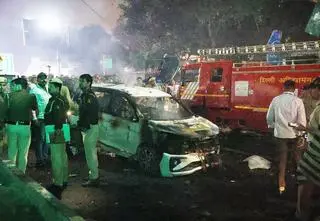 Samochód zatrzymał się na czerwonym świetle. Wtedy doszło do eksplozji