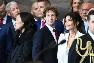 Szef Meta Mark Zuckerberg z żoną Priscillą Chan (po lewej) 