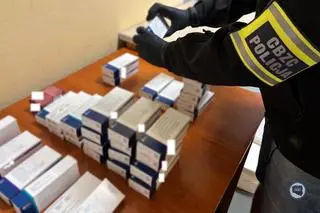 CBZC rozbiło gang handlujący nielegalnymi lekami w sieci