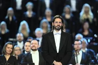 Radzimir Dębski podczas koncertu inaugurującego polską prezydencję przy Radzie Unii Europejskiej
