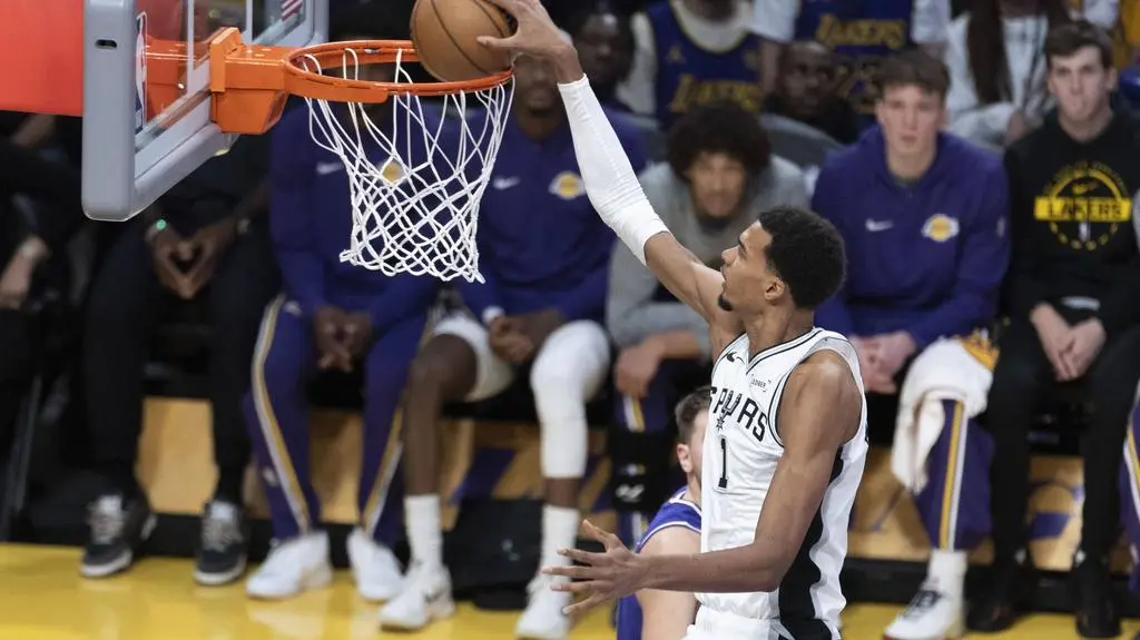 Spurs z patentem na mistrzów. Sochan przyklejony do ławki 