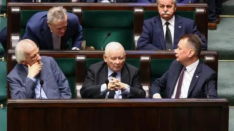Posłowie PiS na sali obrad Sejmu