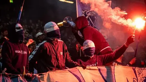 Więzienie za race na stadionach