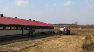 Strażacy użyli wentylatorów do przewietrzenia pomieszczeń