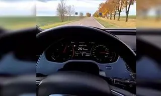 Kierowca jechał z prędkością ponad 250 km/h