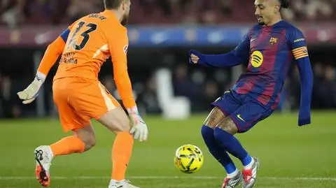 Zacięta walka, Barcelona gra w hicie