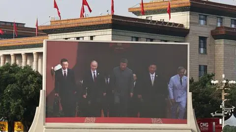 Przywódca Chin Xi Jinpingn, prezydent Rosji Władimir Putin oraz przywódca Korei Północnej Kim Dzong Un na defiladzie w Pekinie
