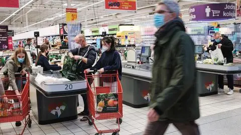 sklep handel supermarket shutterstock_1946470876