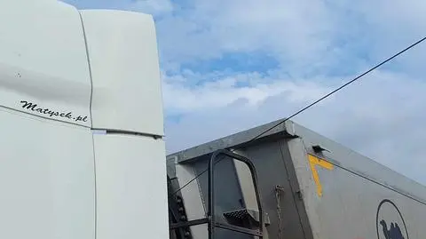 Rozładowywał przyczepę, dotknął linii pod napięciem