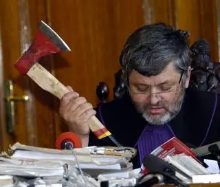 Do zbrodni w 2002 roku na Politechnice Gdańskiej Kamil P. wykorzystał siekierę. Zdjęcie z sali rozpraw
