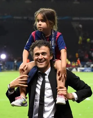 Tata i córka, Luis Enrique i Xana po triumfie Barcelony (rok 2015)