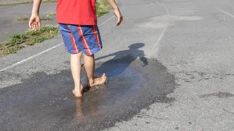 Bosy chłopiec błąkał się sam ulicą Dęblina