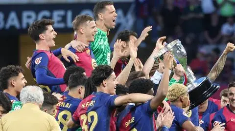 Barcelona odebrała trofeum. Flick spełnił życzenie Szczęsnego