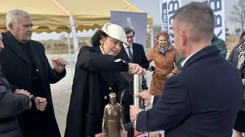 Wmurowanie aktu erekcyjengo pod budowę pomnika Matki Boskiej Bolesnej w Konotopiu