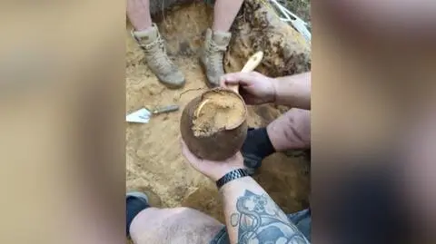 Znaleźli garnek ze złotem. Może mieć ponad dwa tysiące lat 