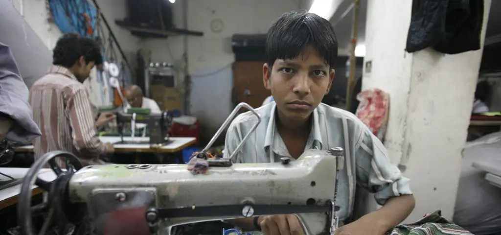 Upał, smród i niewolnicza praca. Nadal chcesz zamówić te ubrania?