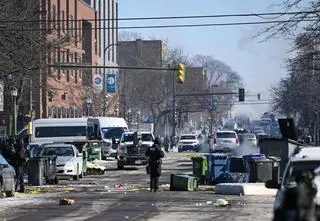 Media analizują nagrania z Minneapolis. Wnioski przeczą oficjalnej wersji