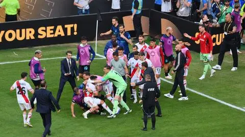 Pościg w furii i przepychanki. "Żałosny obraz"