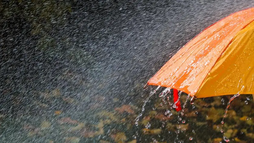 Alarmy IMGW. Ulewy i silny wiatr. Niebezpiecznie w części kraju