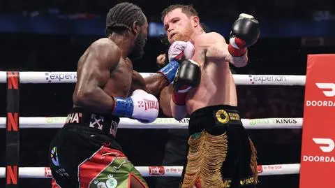 Historyczny triumf Crawforda. Canelo pokonany w pojedynku roku