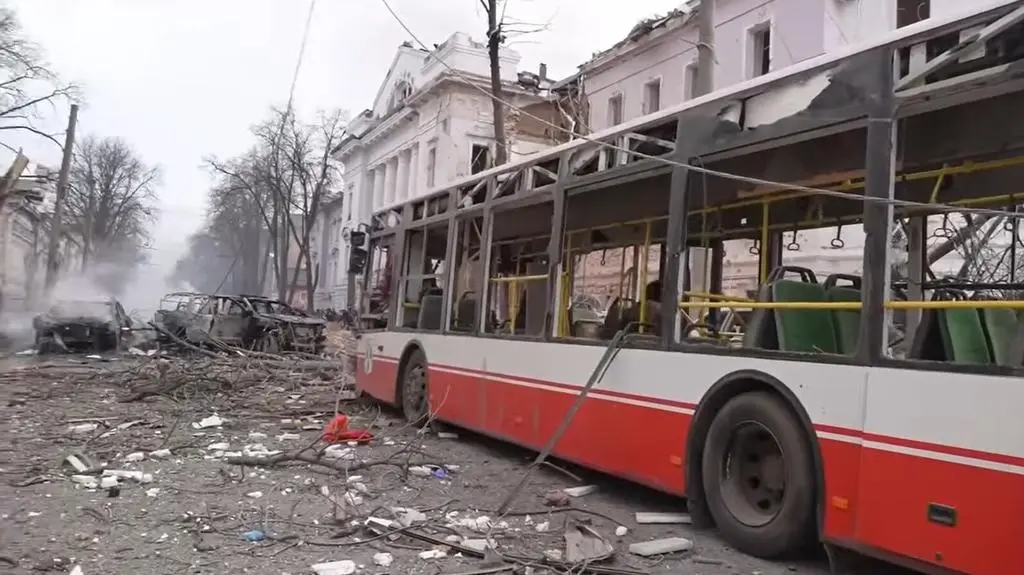 Sumy. Trolejbus, którym mieszkańcy miasta wracali z nabożeństwa w cerkwi  