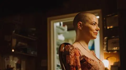 Emma Stone w filmie "Bugonia" (reż. Yorgos Lanthimos)