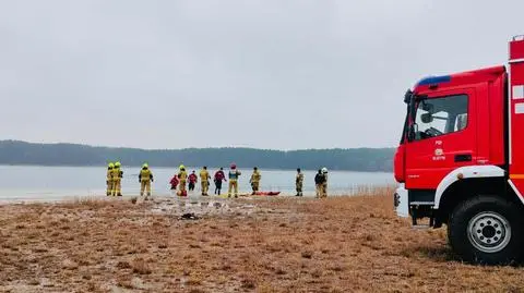 Zauważyli pękniętą taflę lodu. Nie żyje 34-latek