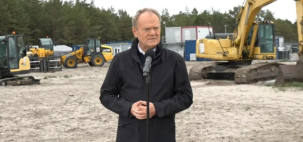 Premier na miejscu budowy pierwszej elektrowni jądrowej. Konferencja