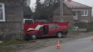 Zasłabł i uderzył w budynek. Nie żyje, jechał z wnukiem
