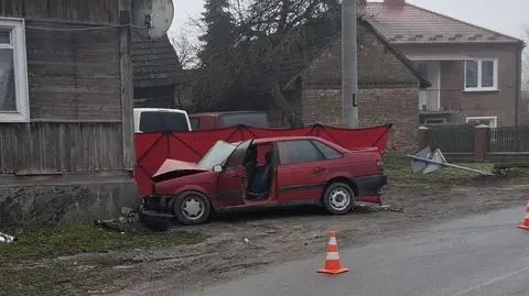 Kierowca uderzył w ścianę budynku