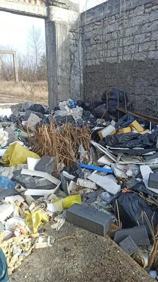 Dokumenty wojskowe na prywatnej posesji