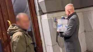 Radosław Tadajewski (z prawej) w drodze na "patriotyczną domówkę"