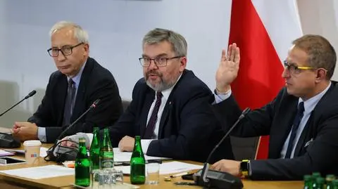 Kazimierz Smoliński, Jarosław Urbaniak i Łukasz Osmalak podczas komisji regulaminowej i spraw poselskich