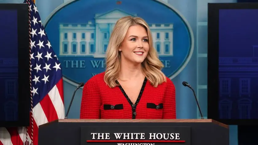 "Dowcipy piszą się same". Oto co ma na sobie rzeczniczka Trumpa