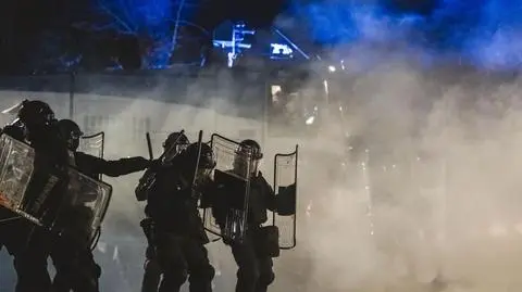 Starcia w czasie meczu. Ranni dziennikarze