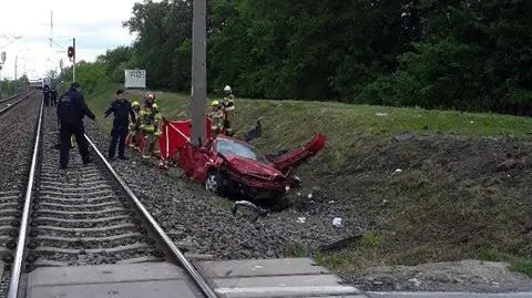 Zderzenie samochodu osobowego z pociągiem 