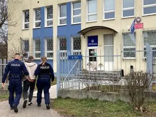 Policjanci zatrzymali oszusta, który oferował sprzedaż biletów na koncerty