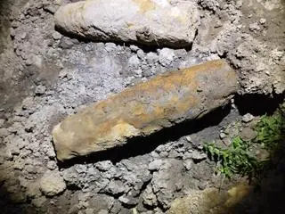 Skorodowane pociski artyleryjskie w ziemi odkryto w Nieczajnej Górnej