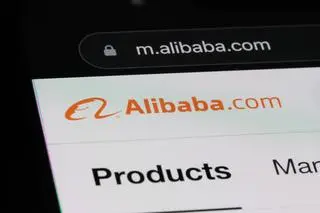 Alibaba zasłynęło z platformy sprzedażowej, a obecnie rozwija także narzędzia z zakresu sztucznej inteligencji.
