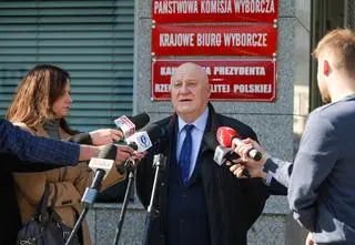 Decyzja w sprawie pieniędzy PiS, sankcje USA, premier odchodzi