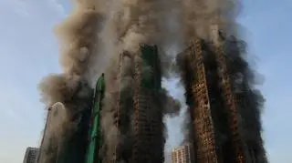 Płonie kompleks wieżowców w Hongkongu. Są ofiary