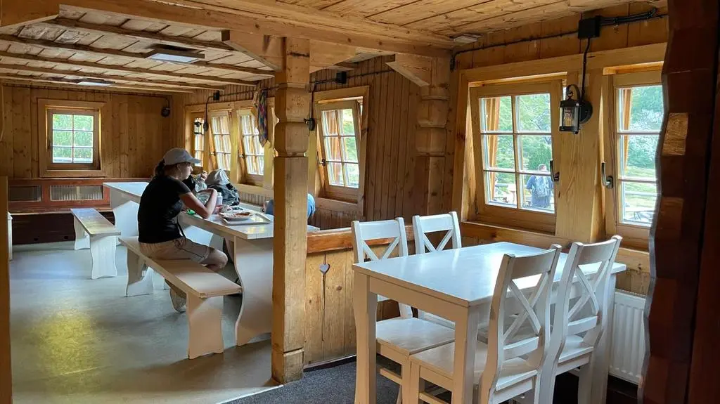 Nowe białe meble
