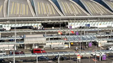 Heathrow lotnisko shutterstock_2222778187