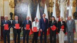 Prezydent oraz członkowie Rady ds. Nowej Konstytucji