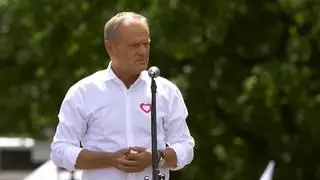 Donald Tusk na marszu w Warszawie