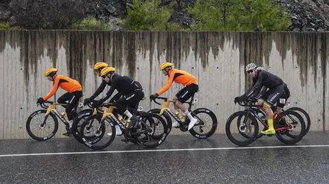 Pogoda pokrzyżowała plany kolarzom. Etap odwołano