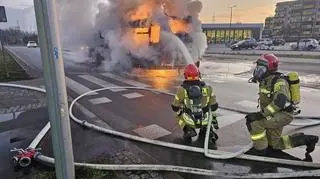 Autobus cały stanął w ogniu