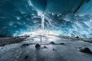 Jaskinia w lodowcu Morteratsch 