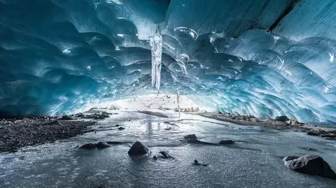 Jaskinia w lodowcu Morteratsch 